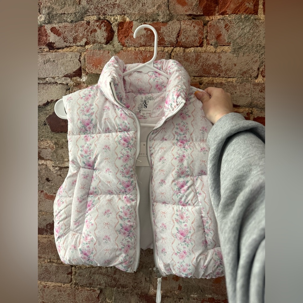Altar'd State Quilted Floral Puffer Vest - White & Pink